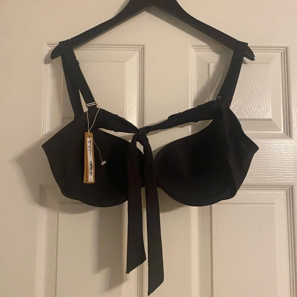 Skims. Women’s Black Bikini Top. Size 14. NWT.